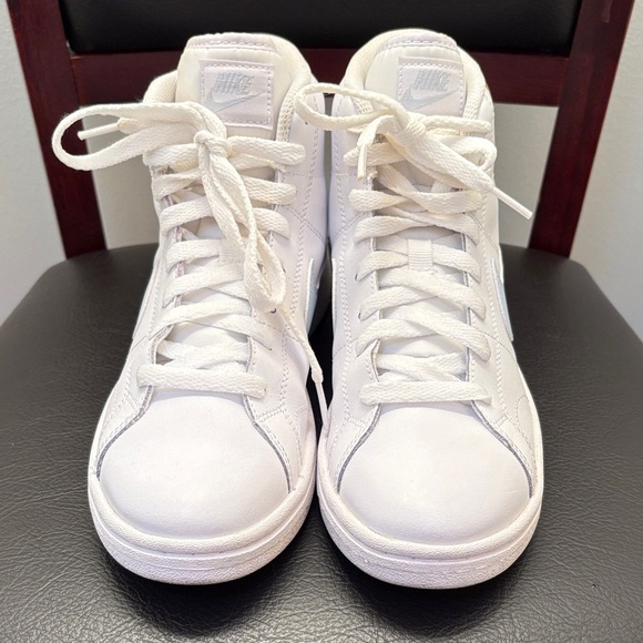 Woman’s Nike Classic Royale 2 White High-Tops Size 8.5 - Picture 2 of 3